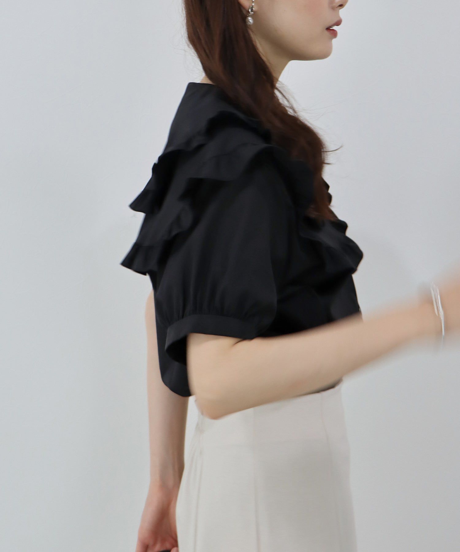 日本 BLUE EAST - 荷葉層次領泡泡短袖襯衫-條紋-水藍