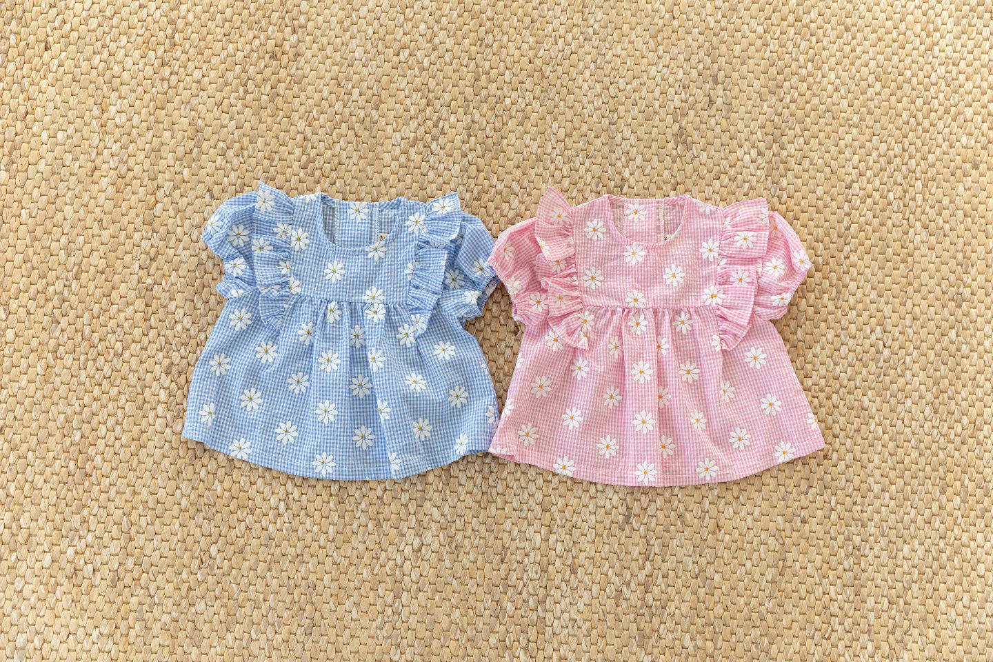 韓國 Orange Mom - 小雛菊格紋荷葉裝飾上衣-天藍