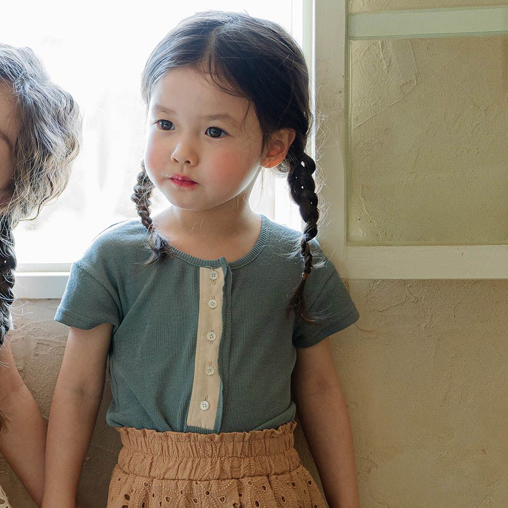 簡約鈕釦羅紋短袖上衣-藍綠