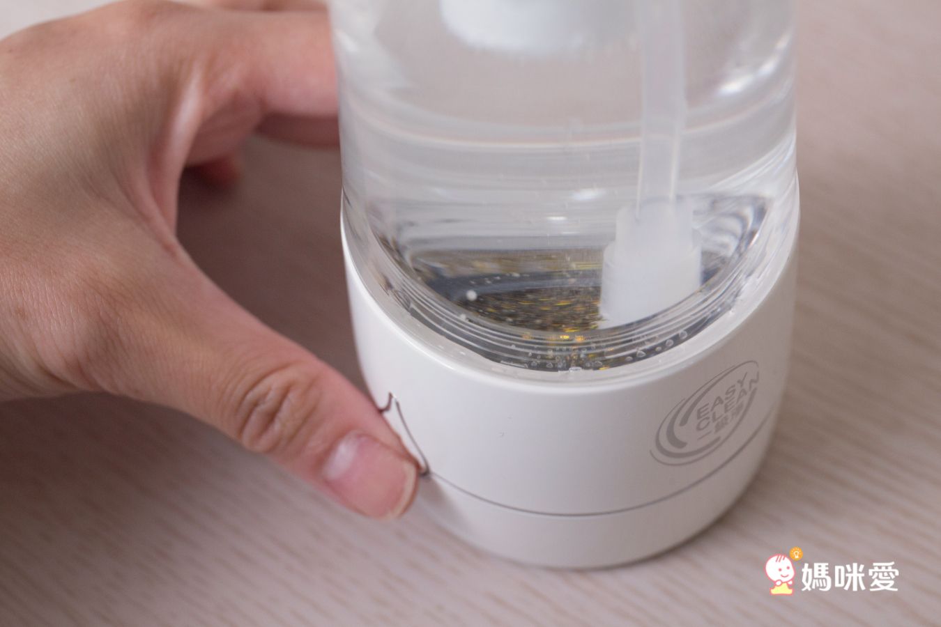 EasyClean 一級淨 - 90秒次氯酸抗菌液製造機-贈專用鹽包50入*1/盒+隨身噴霧瓶100ml空瓶*1方案-ES-250製造機*1+荷蘭連續噴瓶-350ml*1