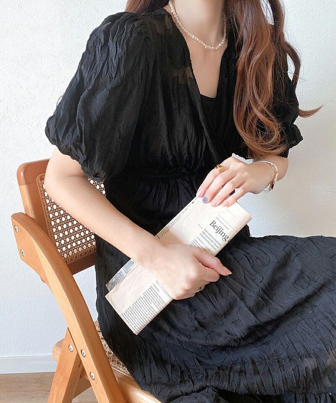 日本 Classical Elf - 透膚露背花卉皺摺深V泡泡袖洋裝-摩卡棕