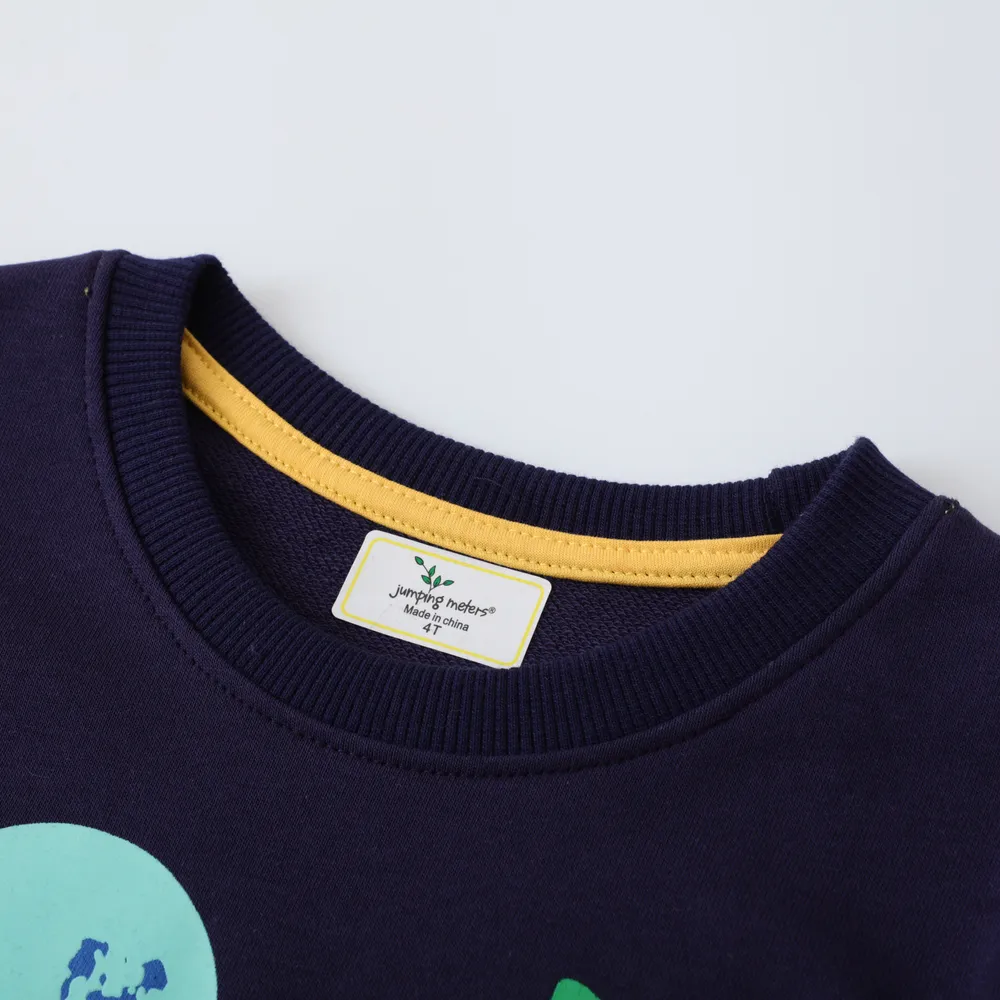 Jumping meters - 夜光圓領棉質長袖上衣/大學T-月球與長頸龍-深藍色