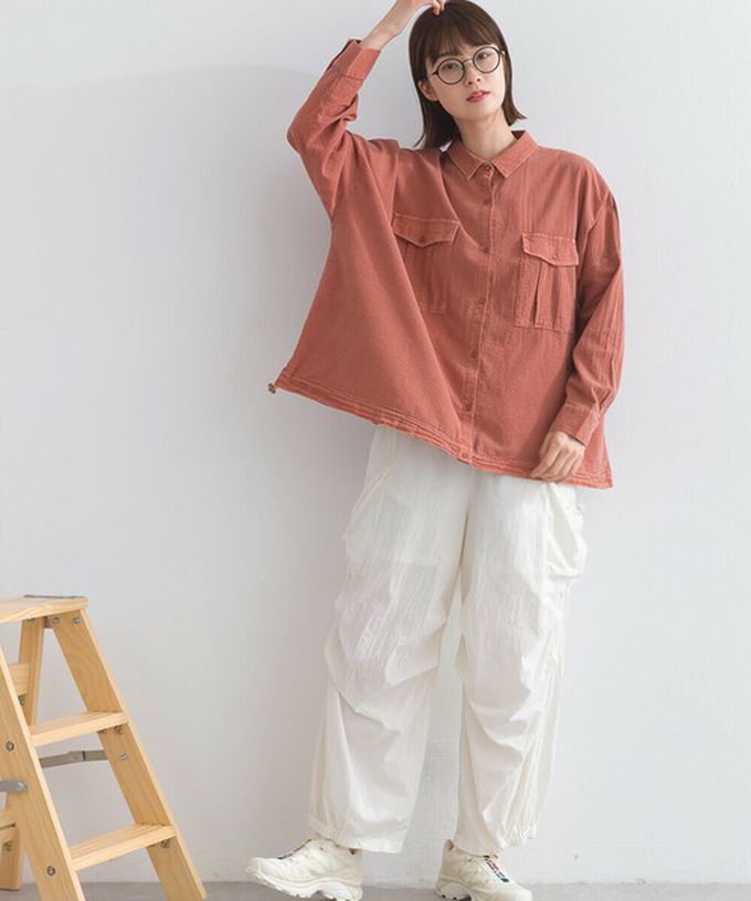 日本 Lupilien - 復古紋理率性抽繩純棉落肩襯衫-綠