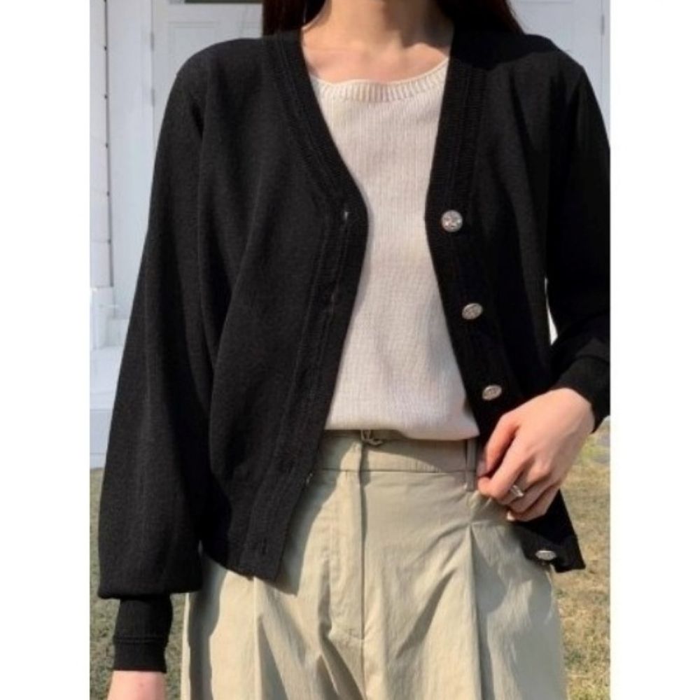 韓製 清爽棉麻鑽石釦V領針織外套-黑 (FREE)