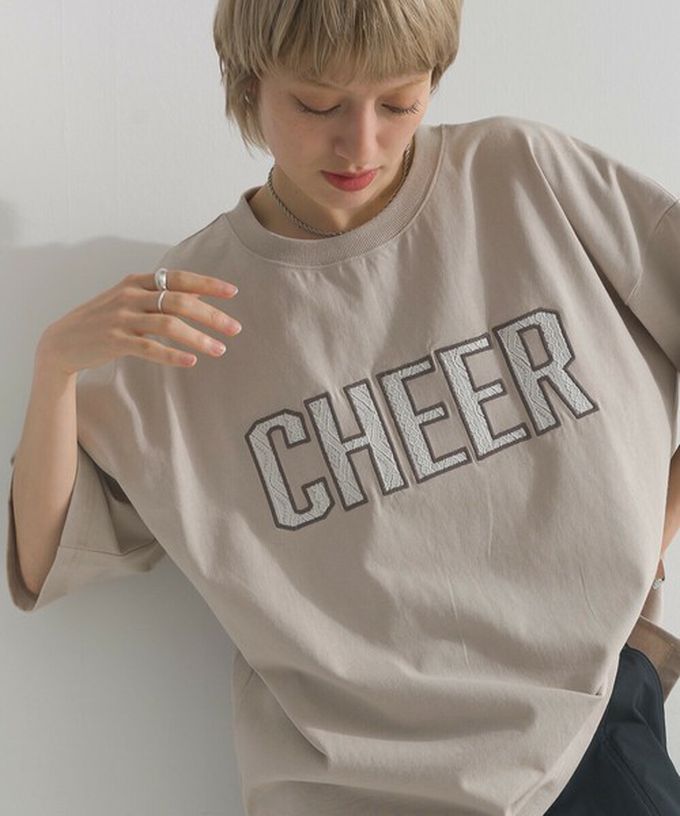 日本 le colis - 天竺棉蕾絲CHEER落肩短袖上衣-灰棕