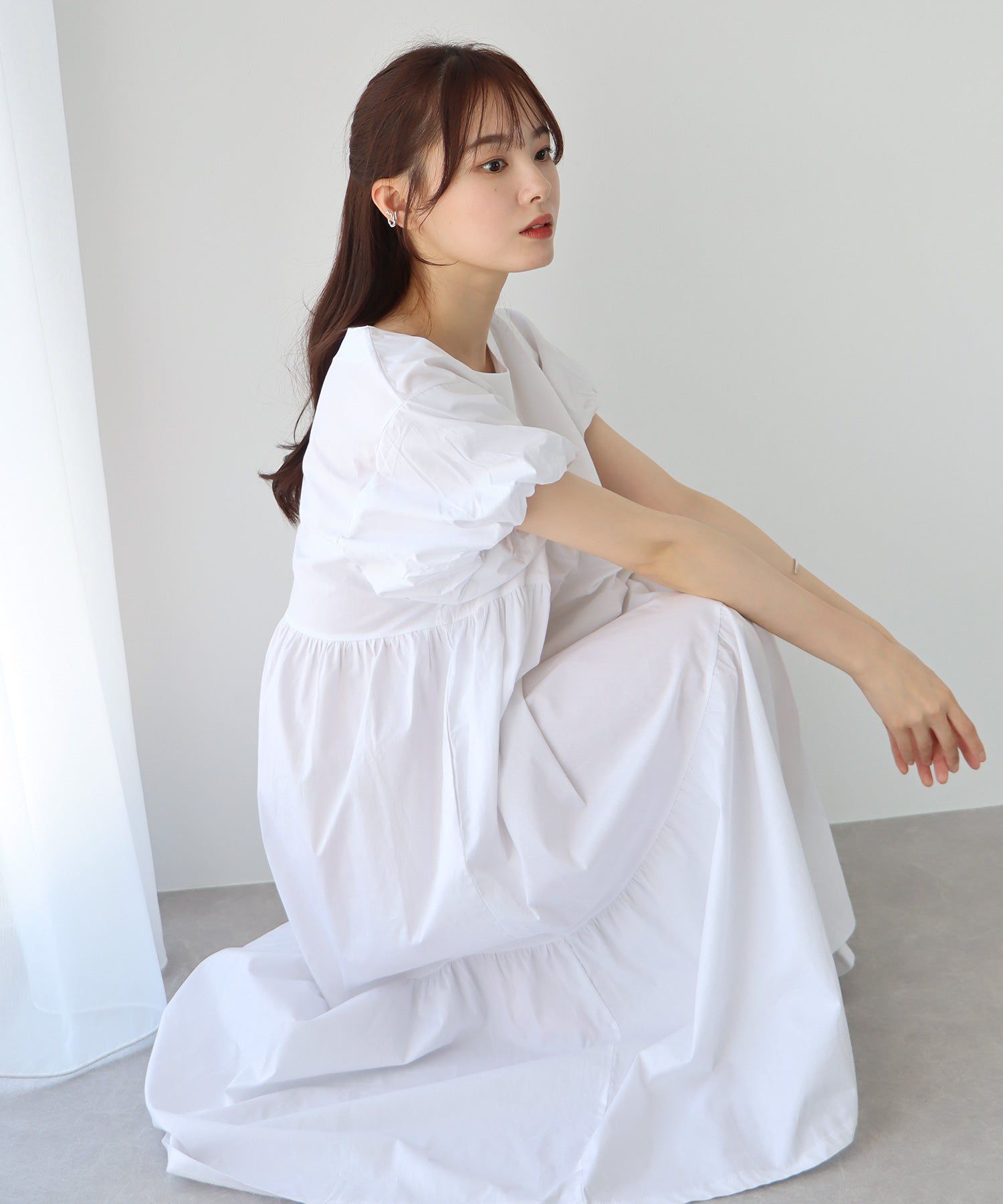 日本 BLUE EAST - 優雅的她泡泡袖洋裝-經典黑