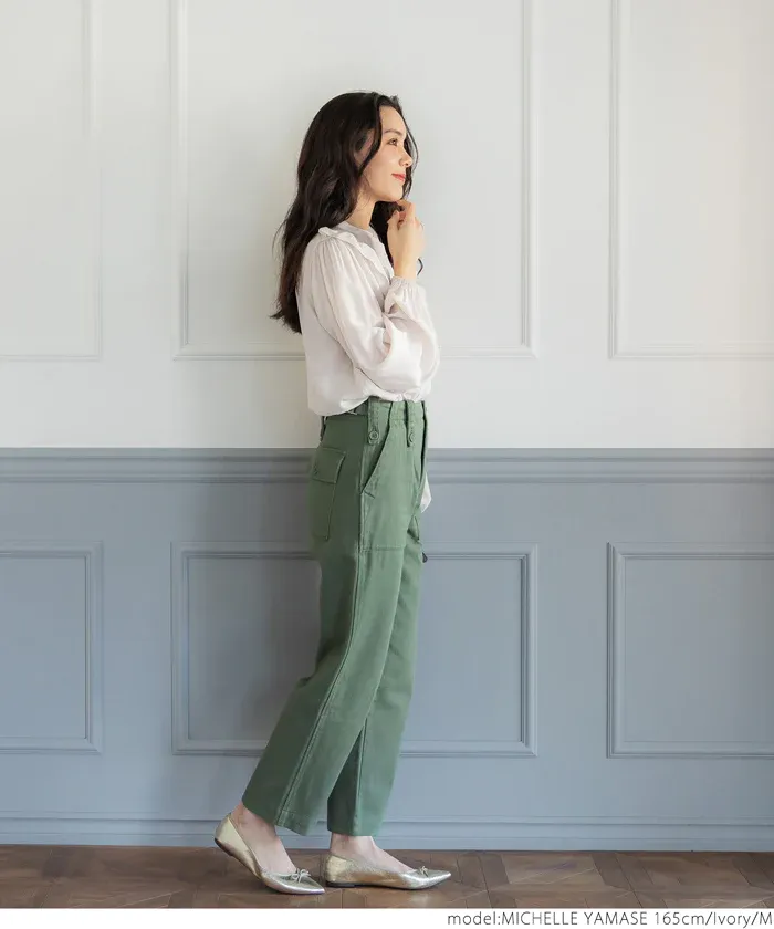 日本 COCA - 荷葉邊光澤緞面長袖襯衫-簡約黑