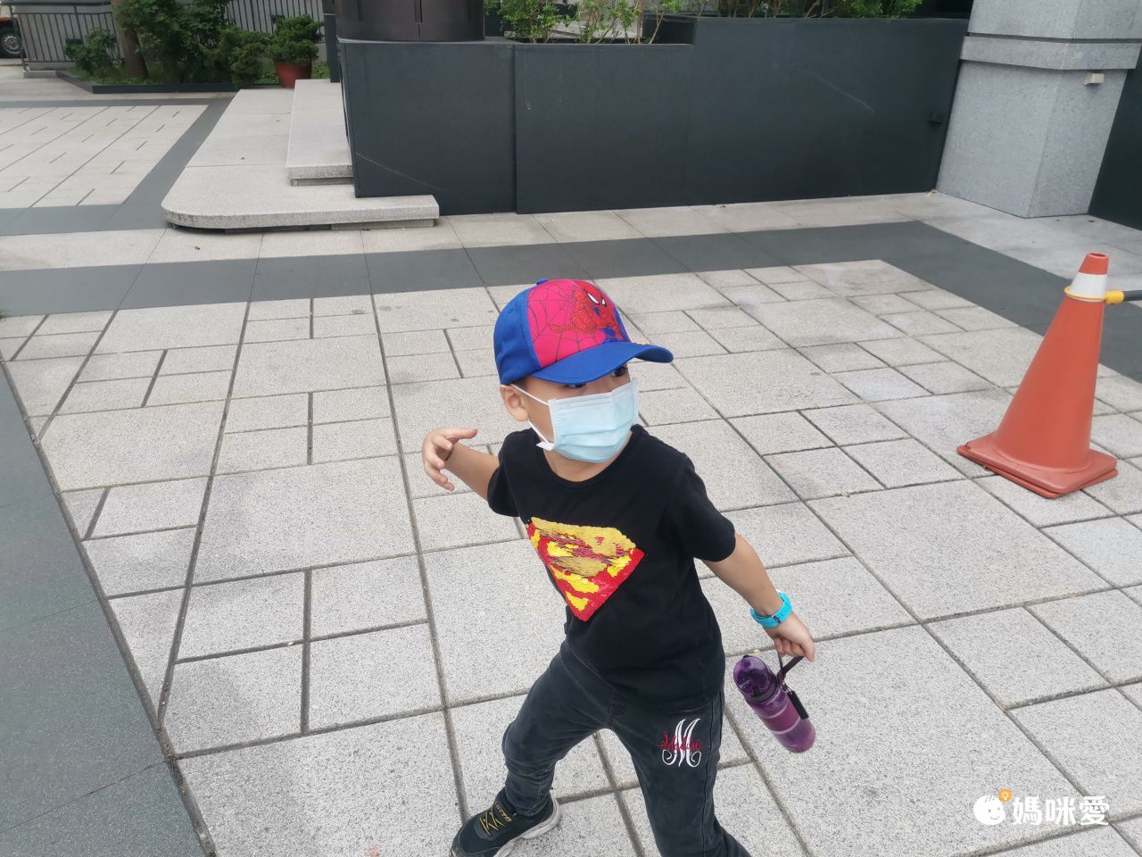 卡通英雄兒童棒球帽-蜘蛛人眼睛(黃英文字)-紅+深藍