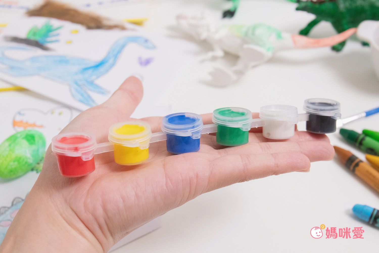 樂彩森林 - DIY恐龍彩繪組-腕龍(內附恐龍模型與10張恐龍畫紙) (22x6x18)