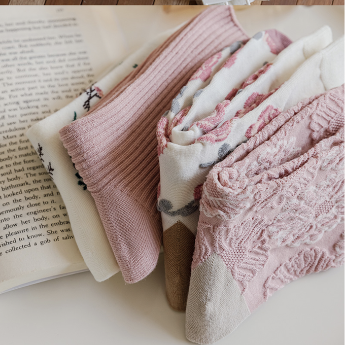 love, charlotte - 甜粉復古浮雕玫瑰花朵刺銹中筒襪 (XXL (22~24cm))-4 雙一組