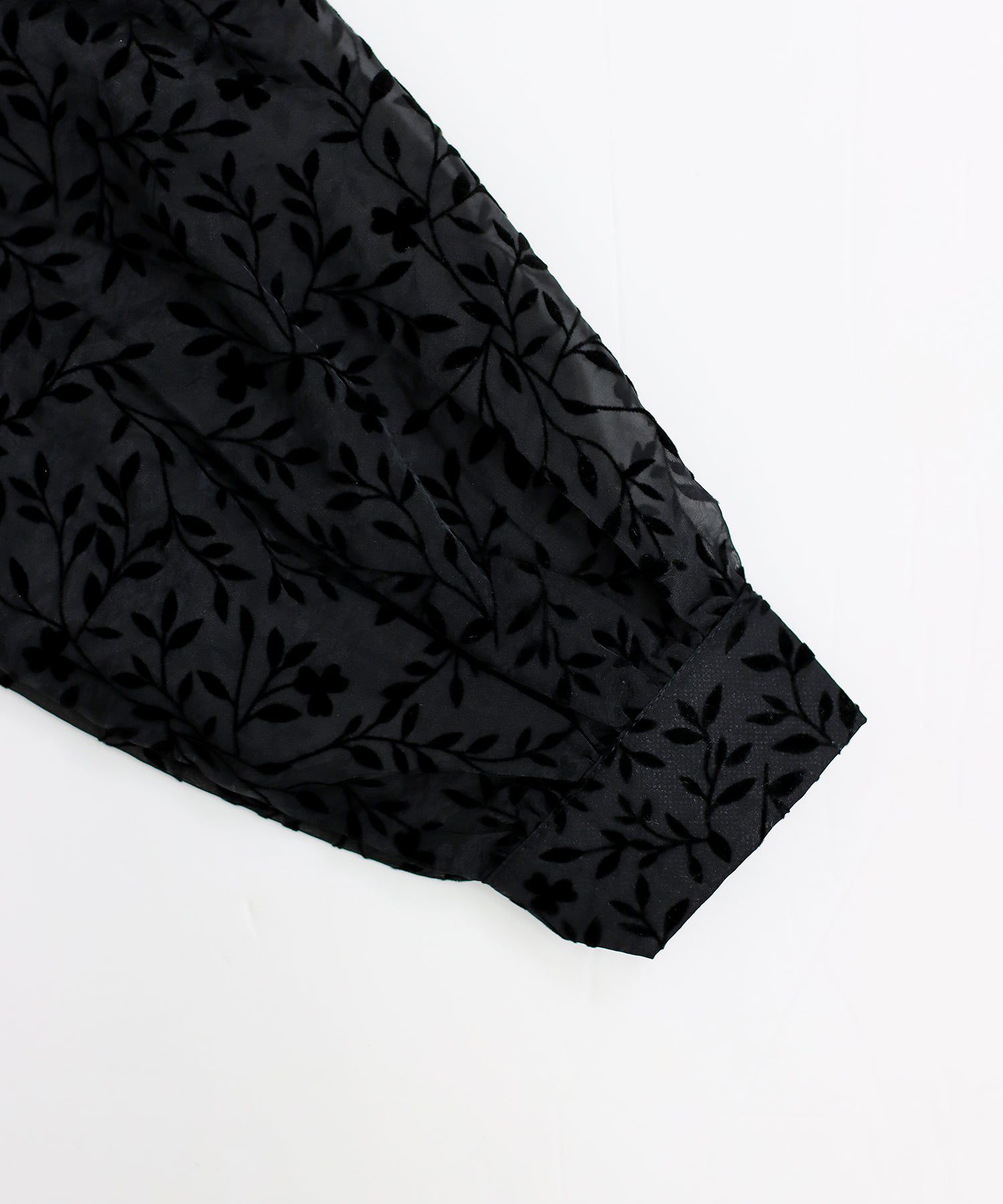 日本 BLUE EAST - 優雅透感植物紋長袖襯衫-黑