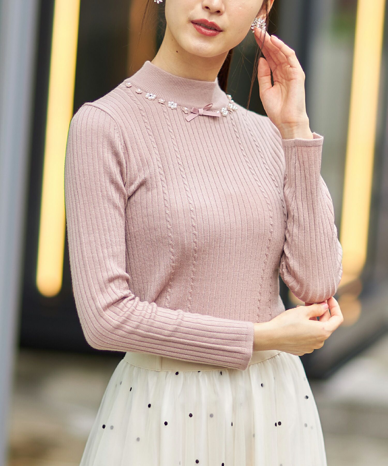 日本 tocco-closet - 氣質珍珠花朵針織上衣-奶油杏