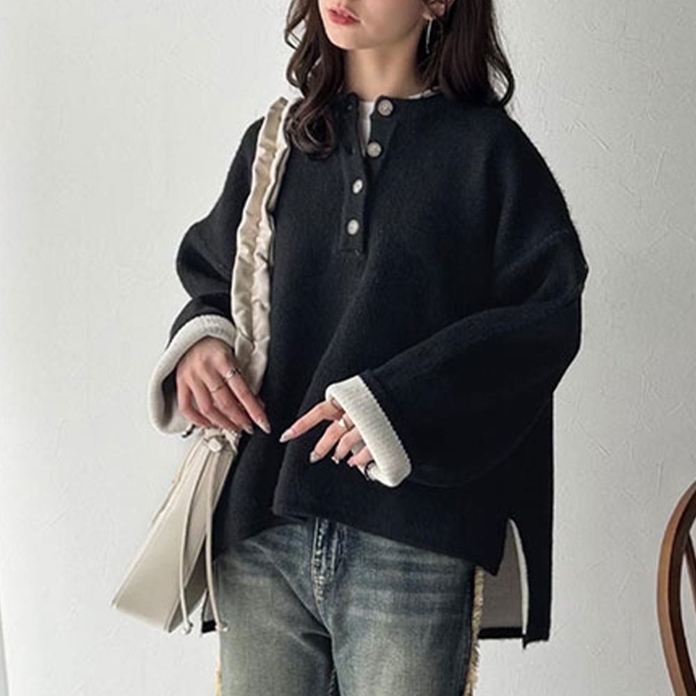 撞色亨利領寬鬆袖針織上衣-黑x灰白