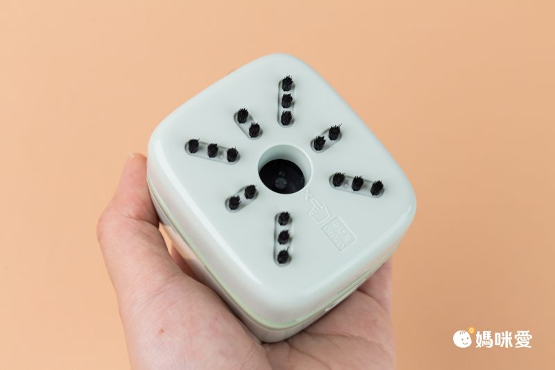 日本文具 SONIC - 電動桌面迷你吸塵器(紙屑/橡皮擦屑)-文青方型-深藍 (6×5.7×7cm)