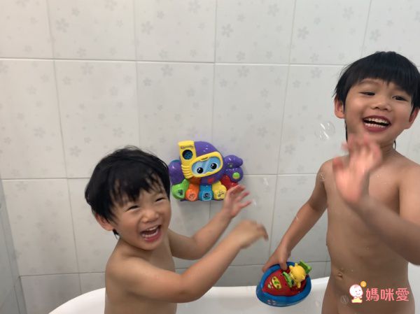 媽咪洗澡神助手♡【英國Vtech ✖ 加拿大MARCUS】歡樂聲光洗澡玩具♡泡泡章魚邊洗澡邊唱歌