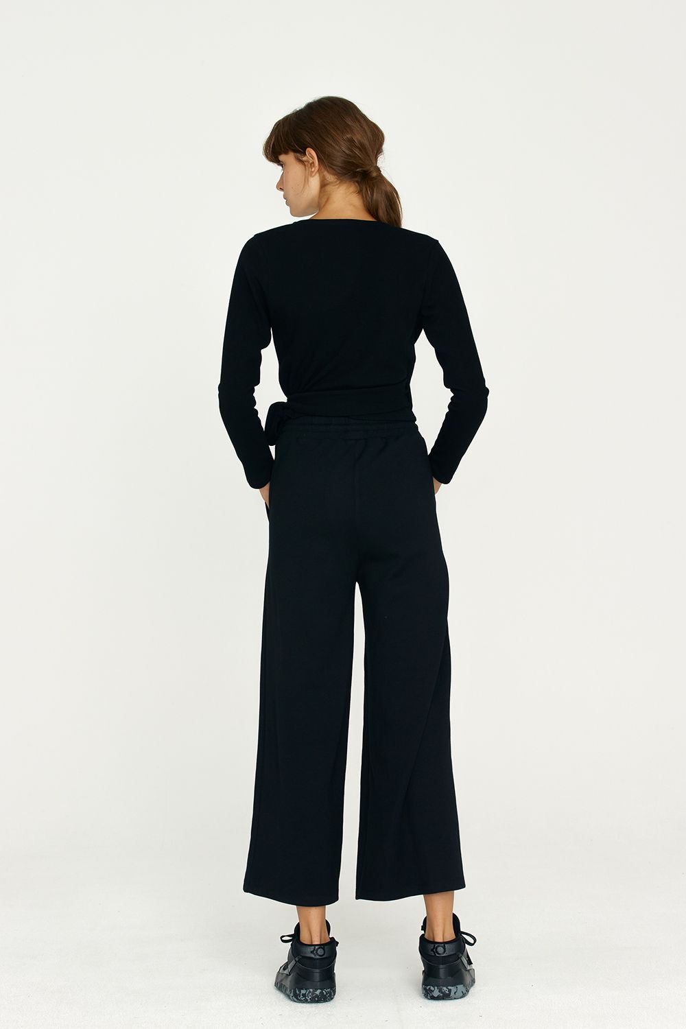 Front 2 Line - 瑜珈厚磅綁帶罩衫外套-經典黑 (FREE)