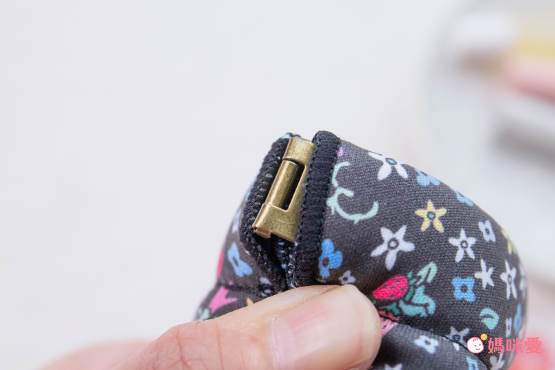 日本 3carat - 雲朵柔棉彈簧口金化妝包/眼鏡盒-玫瑰物語-粉 (17.5x8cm)