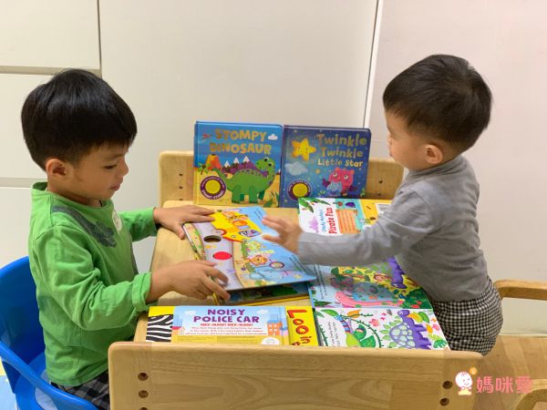 孩子超愛音效書單本160元❤ 1歲起英文遊戲操作書！玩到跟著節奏搖擺囉♫