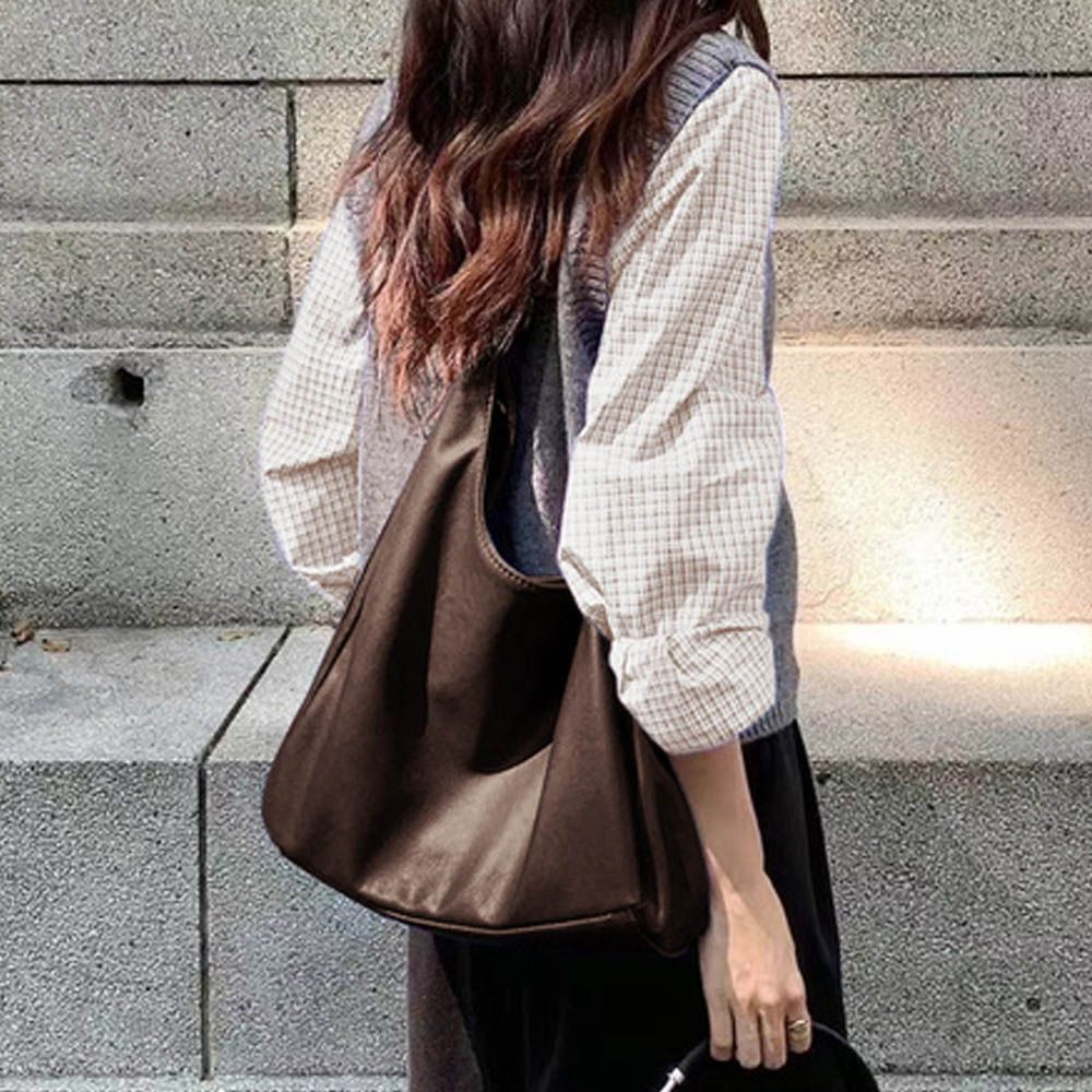 柔軟皮革感帥氣長肩背包-深咖啡 (F)