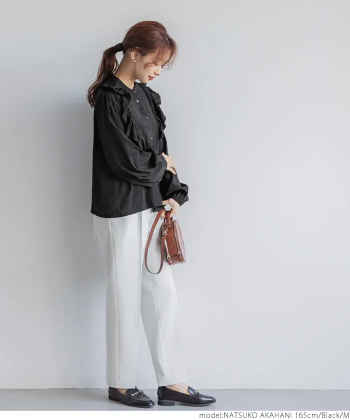 日本 COCA - 荷葉邊光澤緞面長袖襯衫-簡約黑