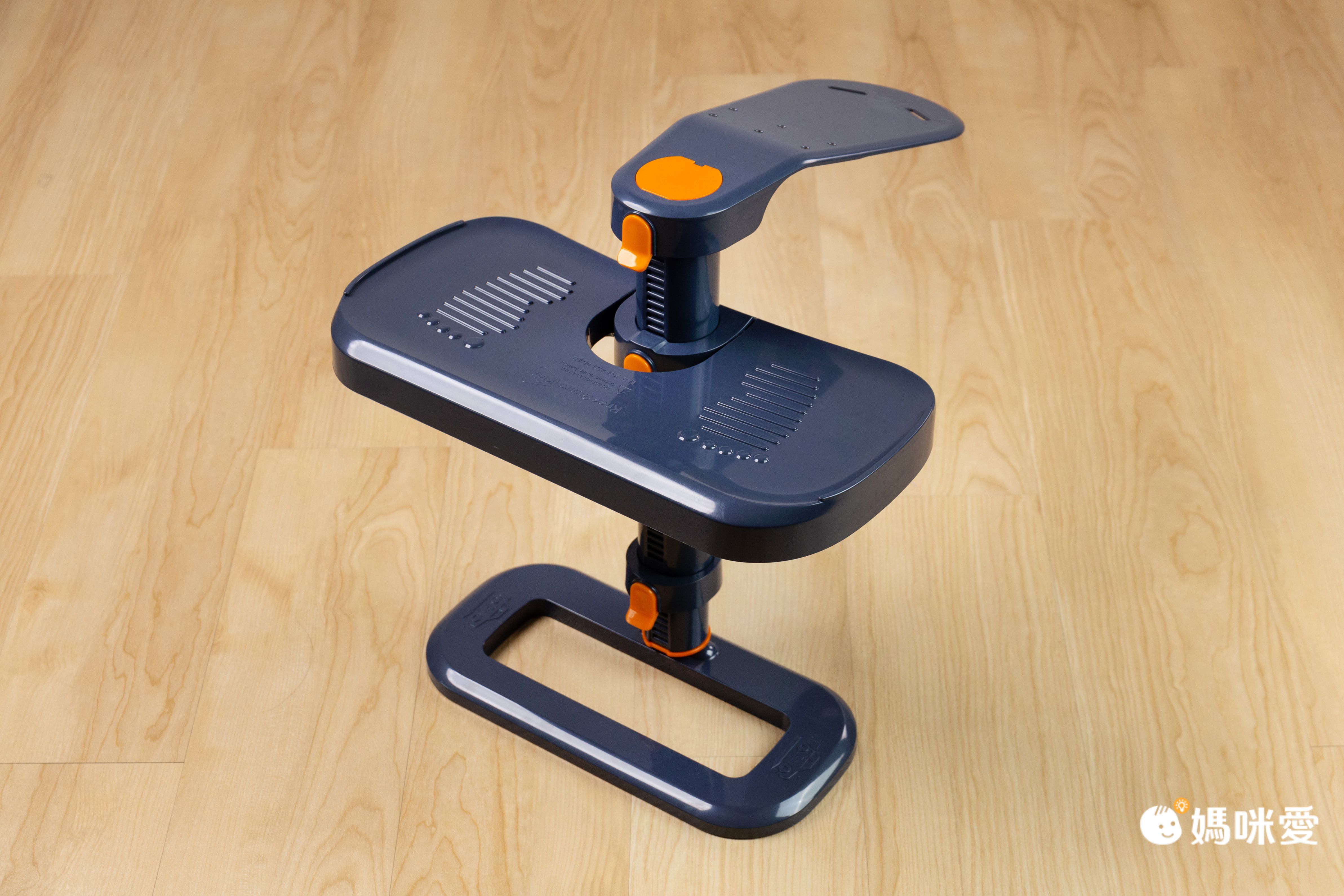 KneeGuardKids 兒童汽車安全座椅輔助踏板