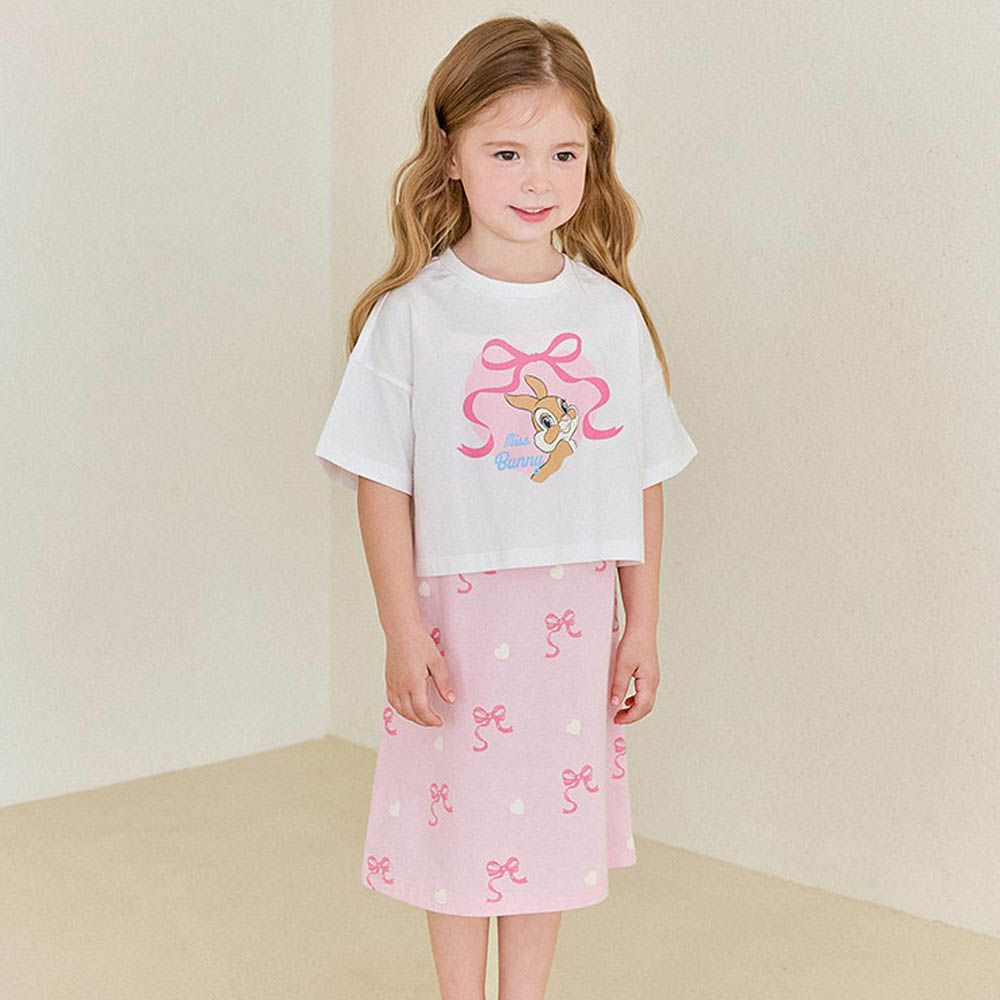 (聯名款)蝴蝶結印短袖上衣X細肩帶洋裝套裝-卡通人物邦尼兔-白X粉