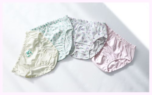 (4入組)女寶無螢光輕柔棉三角褲-樹葉X花束