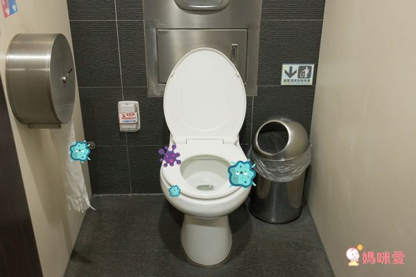 日本代購 - 日本製黏貼式馬桶坐墊紙(內附贈隨身收納包) (38x43cm)-70枚/盒