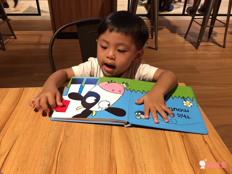 英文操作書特輯♚ 寶貝從小接觸英文的好法寶，英國童謠有聲書♬