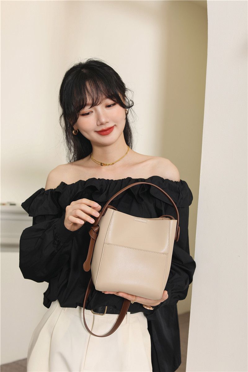 真皮復古歐美百搭單肩手提包/水桶包-杏+灰 (18x10x20cm)