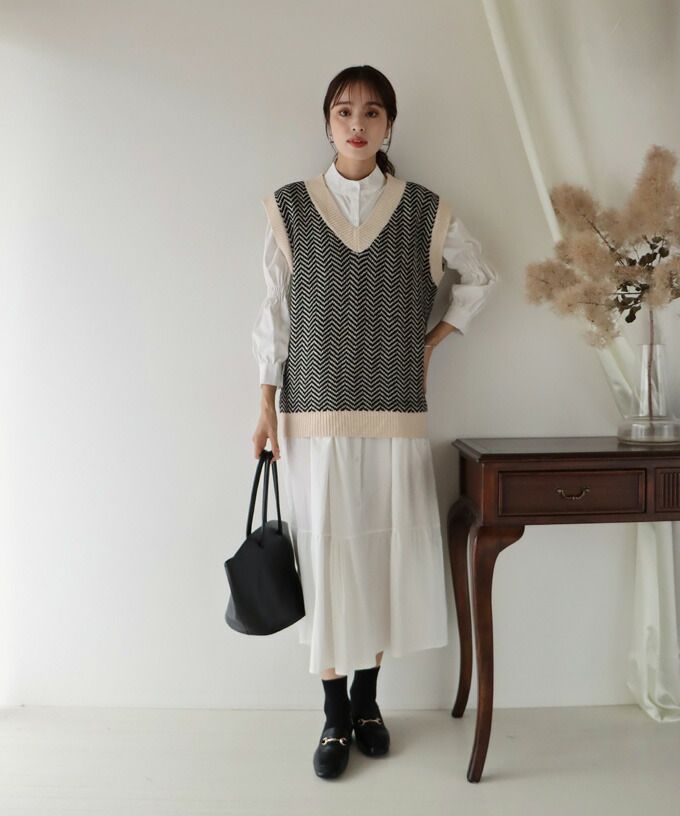 日本 BLUE EAST - 人字紋V領針織背心-黑