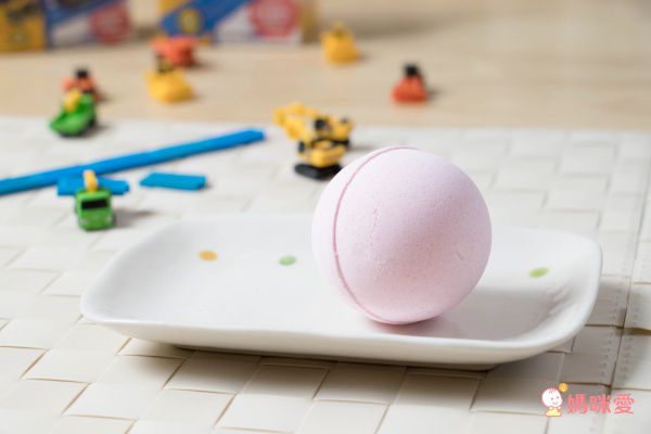 日本超人氣 TOMICA 車車入浴球，增添孩子洗澡樂趣