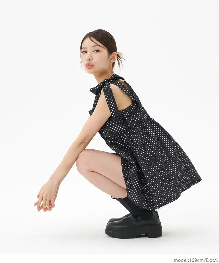 日本 COCA - 浪漫紐結平口無袖上衣-點點-黑