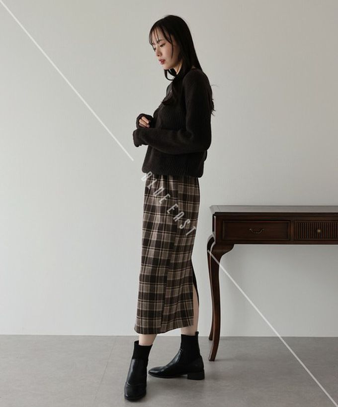 日本 BLUE EAST - 簡潔溫柔格紋後開叉合身長裙-咖啡棕