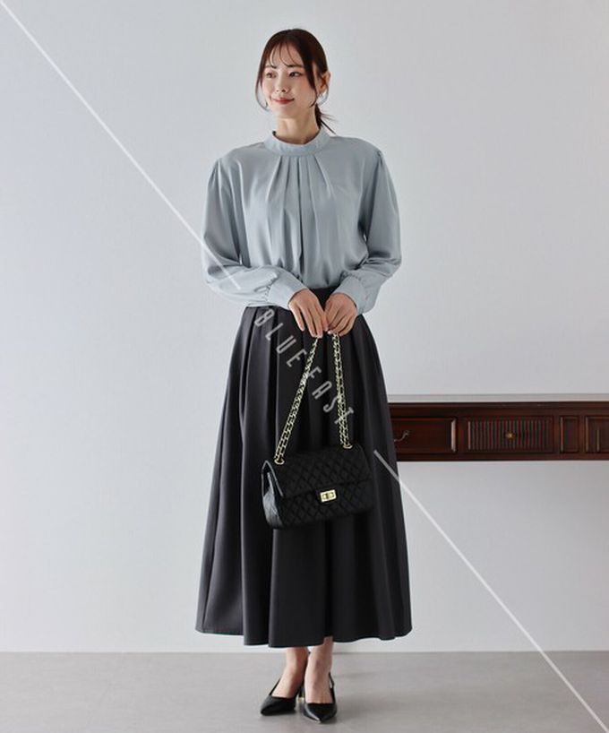 日本 BLUE EAST - 優雅摺線都會感小立領長袖上衣-水藍