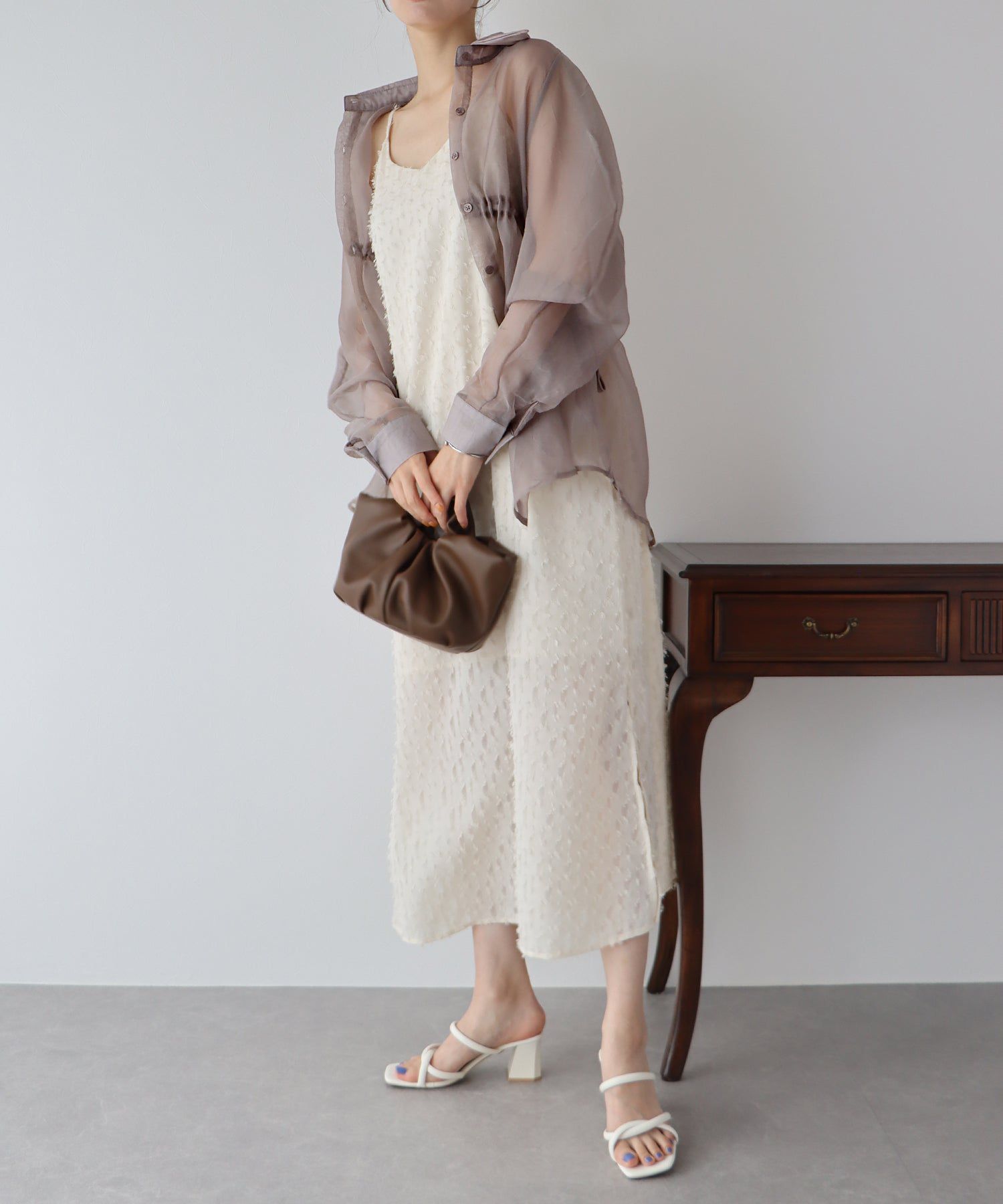 日本 BLUE EAST - 透膚抽繩翻領薄襯衫-米杏