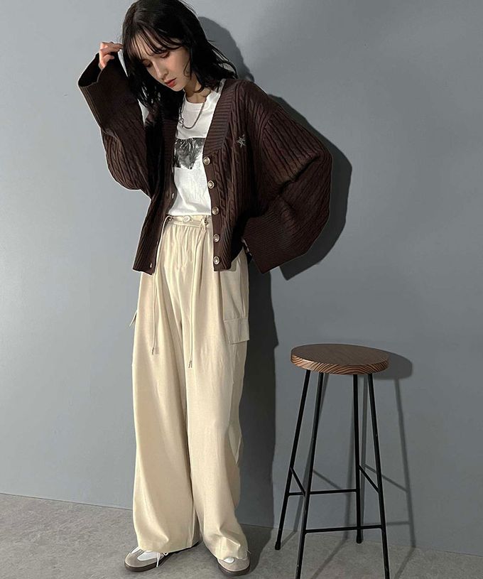 日本 Classical Elf - 顯瘦大V領麻花線條針織寬袖開襟衫-棕