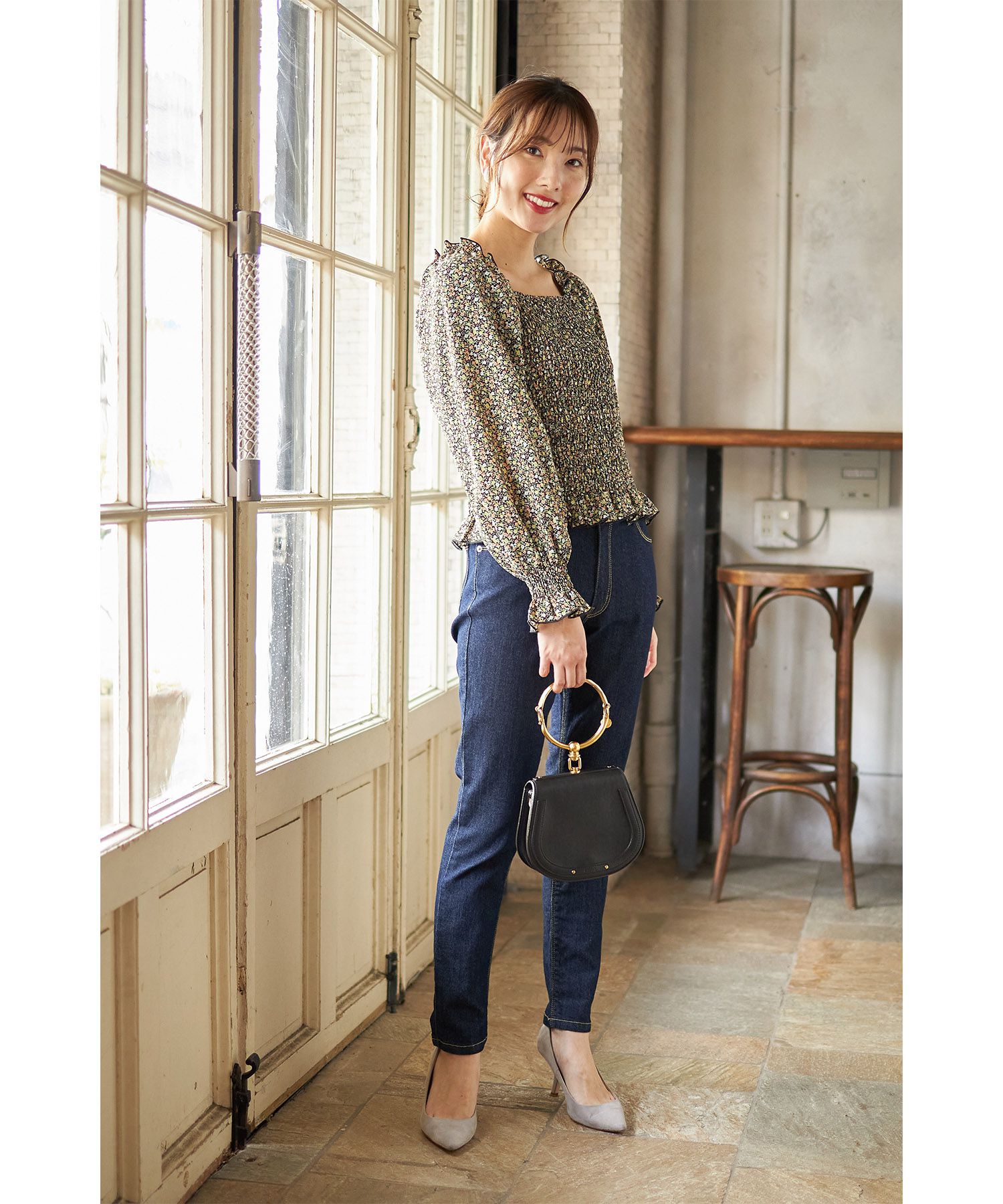 日本 tocco-closet - 歐風碎花方領雪紡上衣-知性黑