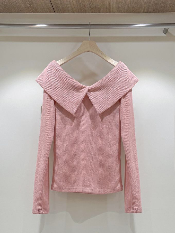 韓國女裝連線 - 微露鎖骨大翻領長袖上衣-黑 (FREE)