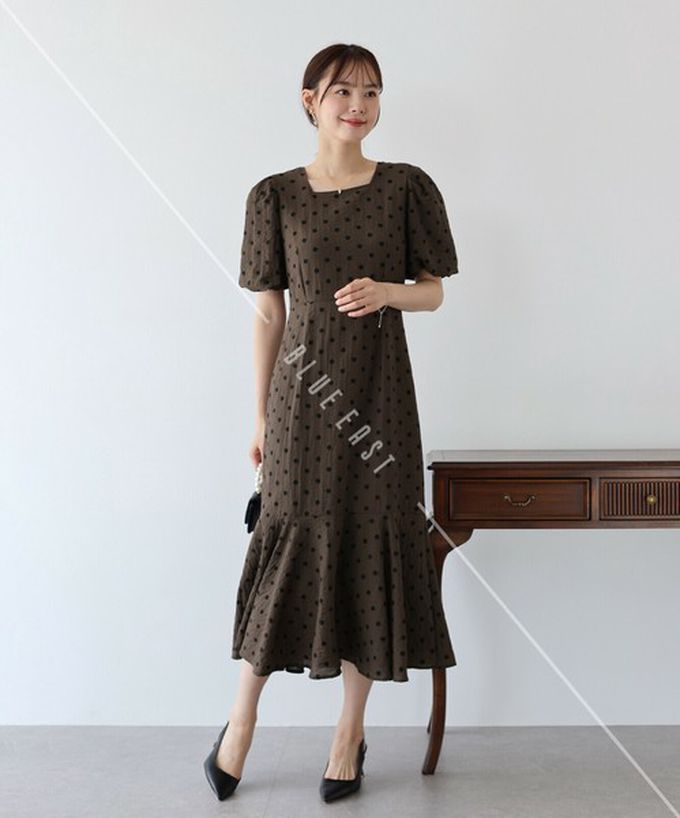 日本 BLUE EAST - 優雅方領後綁帶泡泡袖魚尾洋裝-格紋-黑 (M)