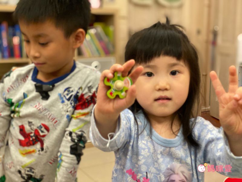 德國 Hape - Christmas Roller Coaster 聖誕倒數月曆-滾輪軌道