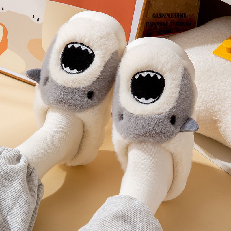 立體造型毛絨暖暖包跟室內拖鞋-鯊魚-深灰色