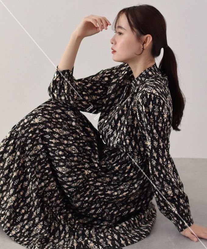 日本 BLUE EAST - [人氣款]簡約抽繩收腰長袖洋裝-彩色花卉-黑