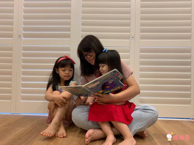 迪士尼英文新書來囉♥♥♥ 冰雪奇緣/海底總動員透過卡通人物加深孩子共讀的印象♬