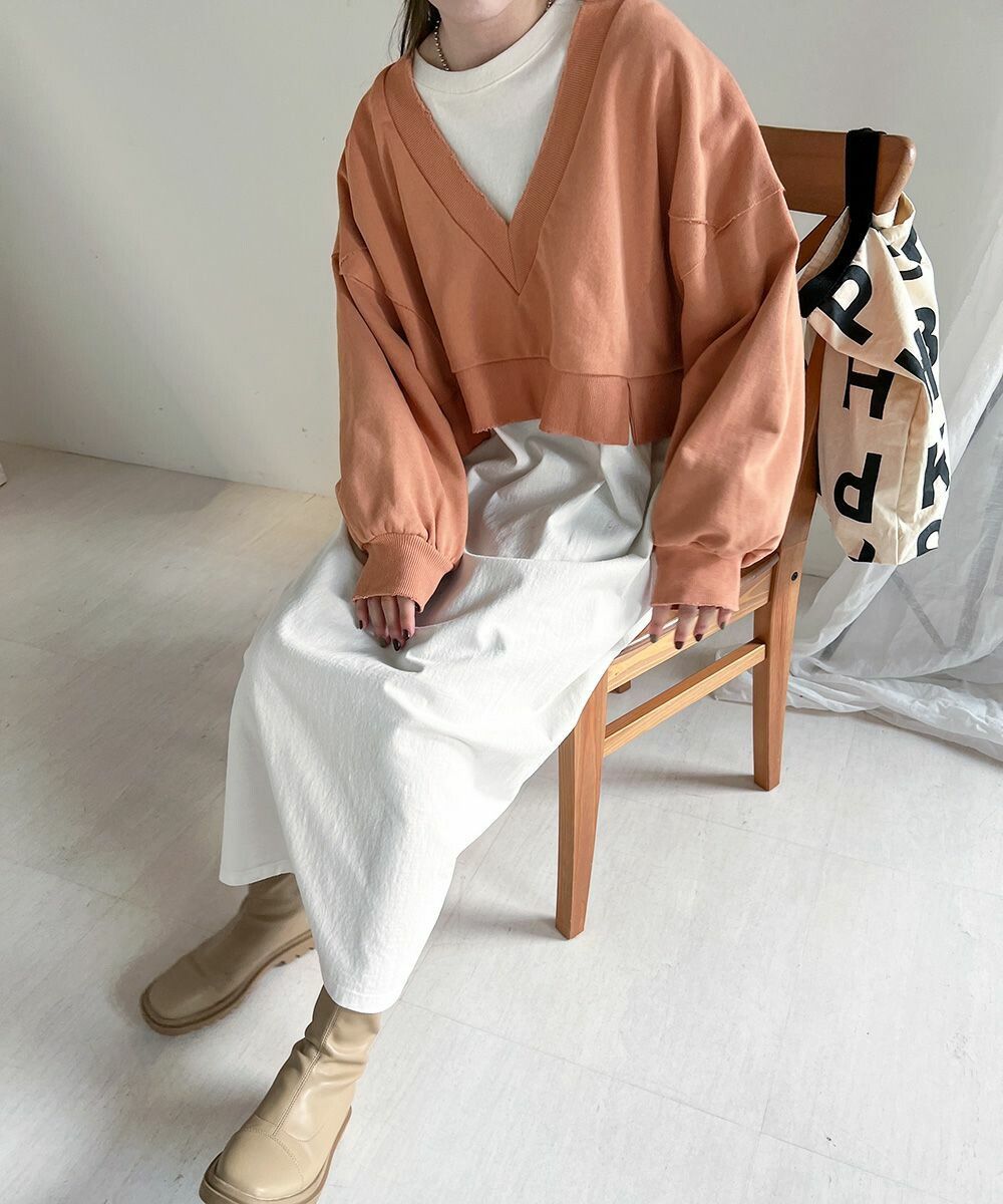 日本 Bab - V領短版泡泡袖大學T-淺軍綠