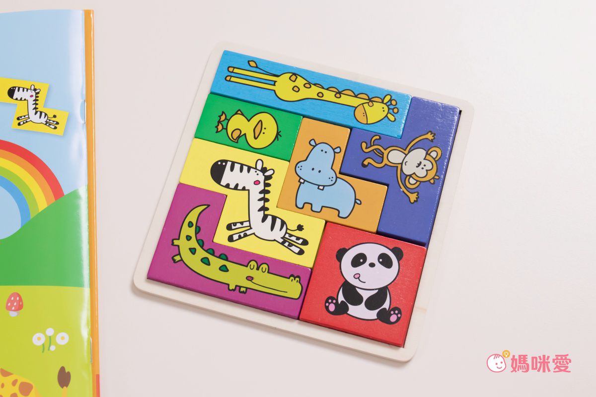 双美生活文創 - 5Q百變益智拼板：動物方塊-內附1組木製動物方塊+130題圍捕遊戲