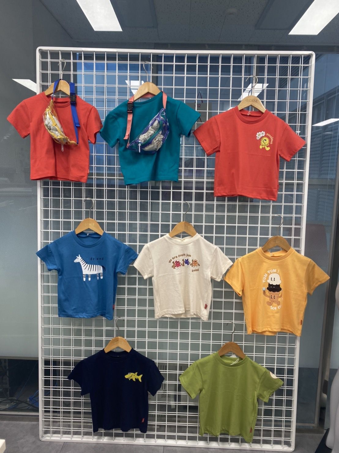 韓國 OZKIZ - (附透明包)簡約短袖上衣-紅