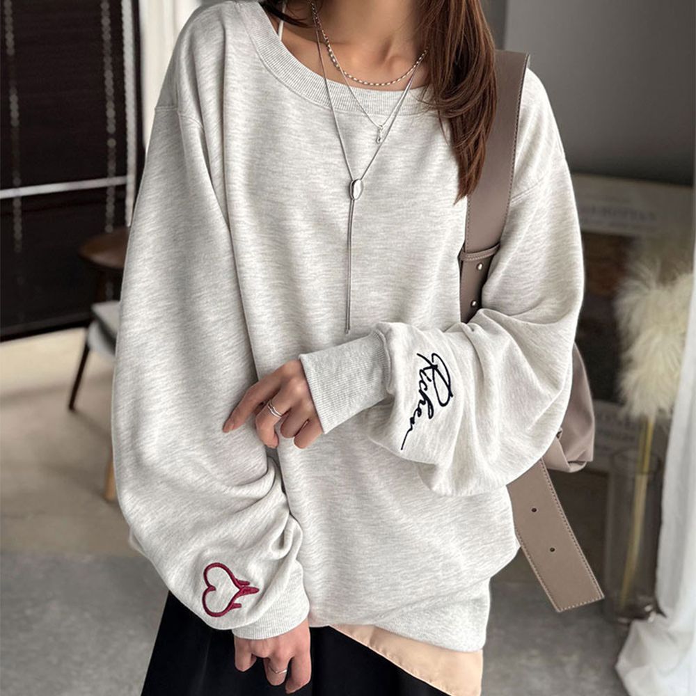 低調可愛刺繡一字領裏毛長袖上衣-燕麥