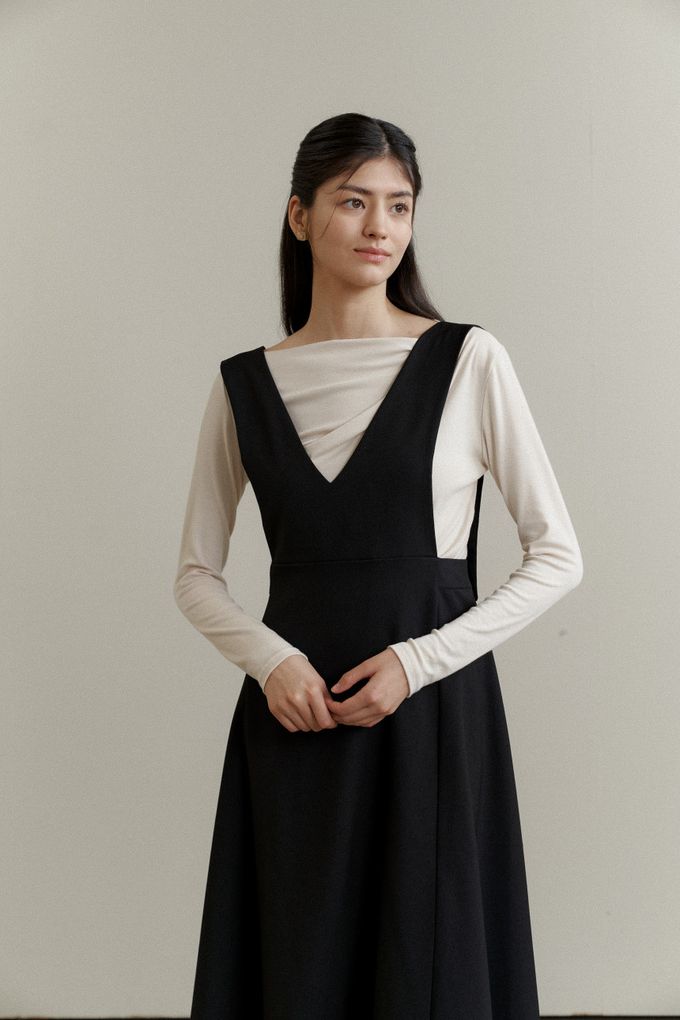 韓國女裝連線 - 迷人大V連身修飾洋裝-黑 (FREE)