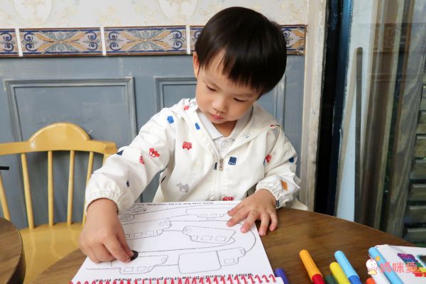 美國 ALEX - 【獨家男孩畫好畫滿繪畫組】-我的旅行塗鴉本我的朋友+我的旅行塗鴉本交通+學前練寫本abc&123+神奇變色筆+水果香味彩色筆(8色)